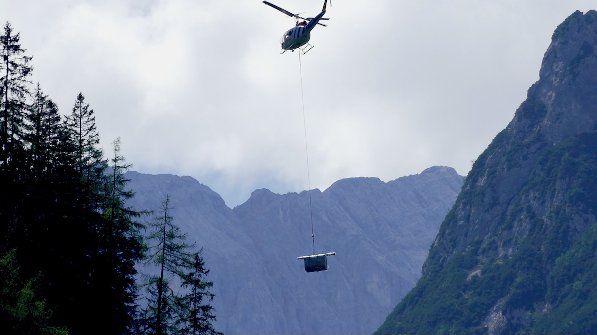 Transport von 40 kVA Stromerzeuger per Helikopter